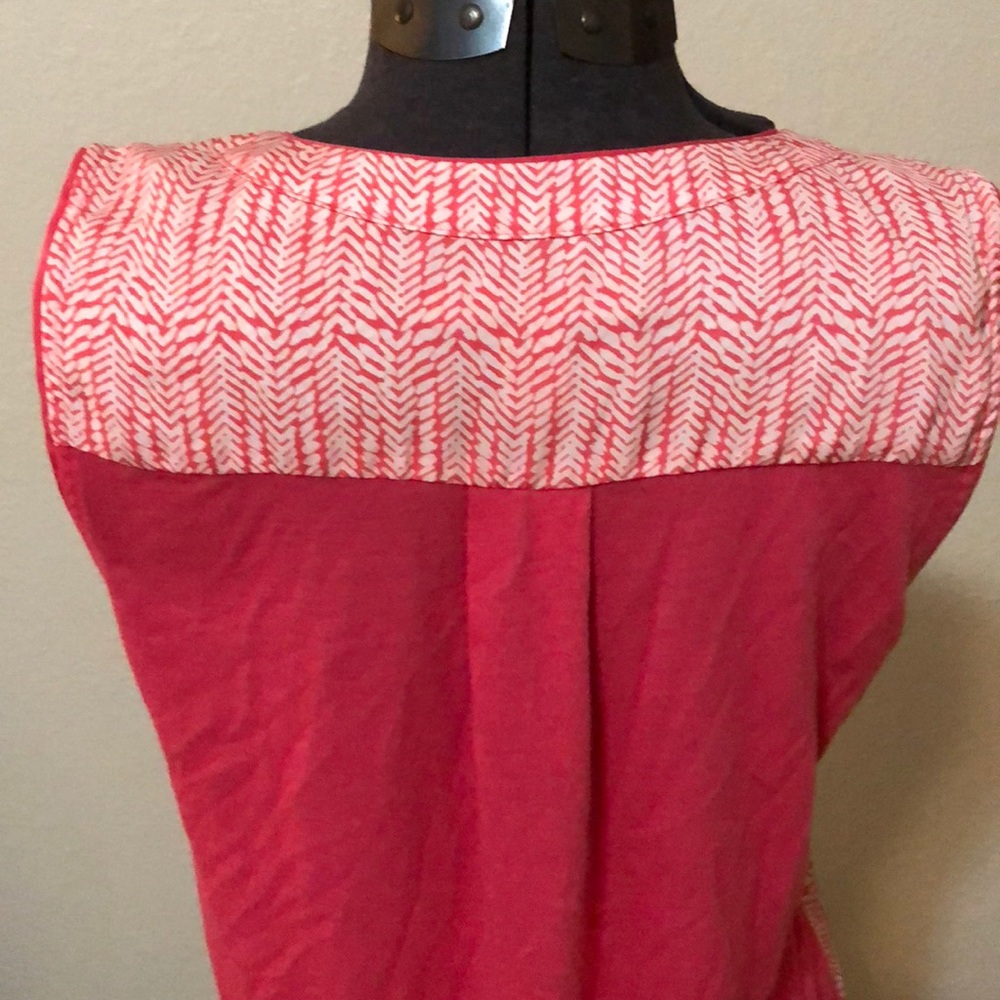 Fun pink/white patterned sleeveless top